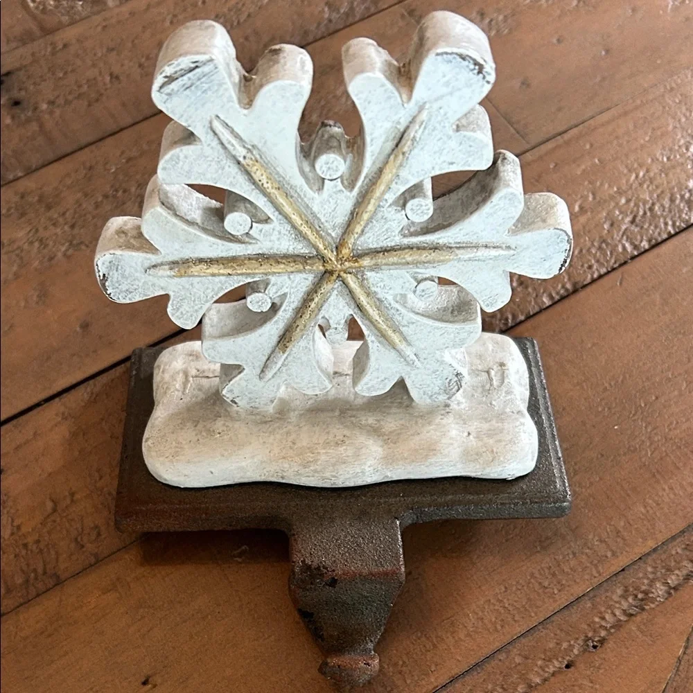 White and Gold Snowflake Decor - Picture 3 of 5